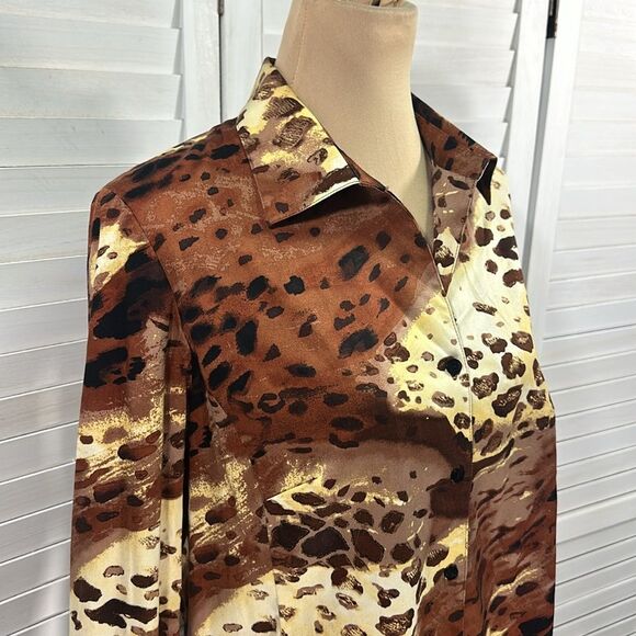 Chico’s Shirt Size 2 (12) Long Sleeve Animal Print - Picture 4 of 13